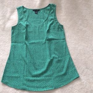 Tommy Hilfiger green top XSP sleeveless polka dot pattern holiday outfit inspo